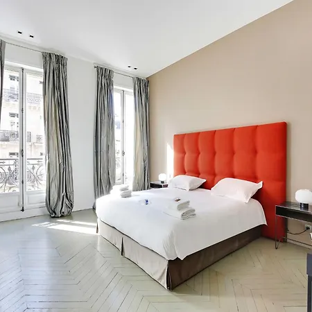 Elegant Aprt- 2bdr 4p Close To The Champs Elysees Paris